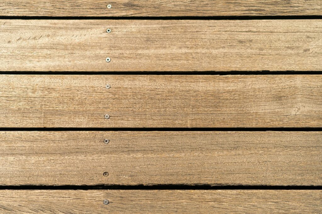Gros plan de lames de terrasse en bois